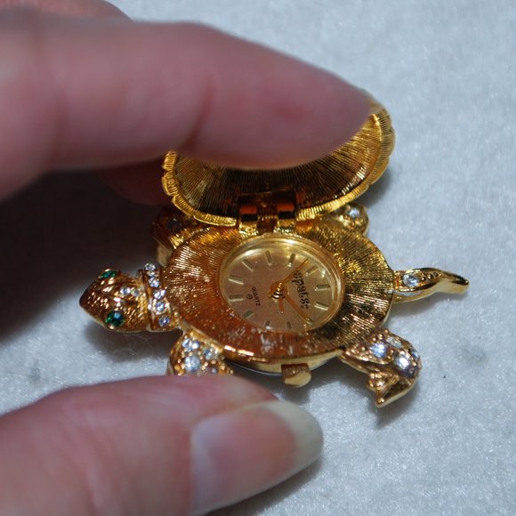 Turtle Watch/Pin - Cute! - Picture 4 of 7